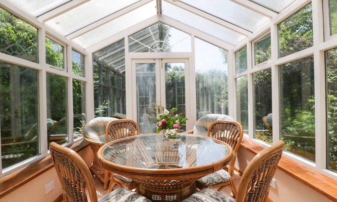 Aymestrey Cabaña | Lower Court Byre