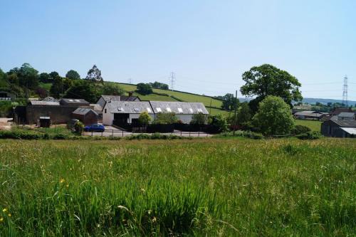 Honiton Casa | Lower Curscombe Barn - Beautiful 400-year-old threshing barn. Pet-friendly.