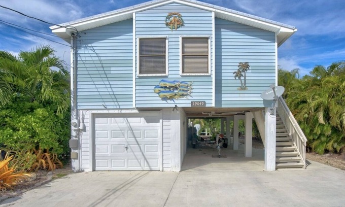 Eden Pines Casa | Lower Keys on quiet canal front w/boat lift, screened-in porch & Pets Welcome!
