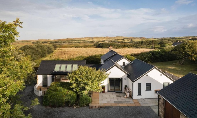 Llangennith Casa | Lower Mill - 3 Bedroom Holiday Home - Llangennith