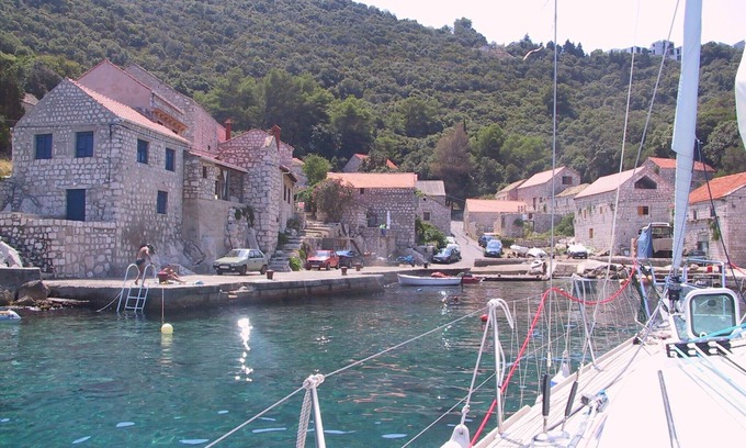 Cove Tri Zala (Zrnovo) Casa | Lucica Beachfront House # 1 con A / C y WIFI en la isla de Lastovo