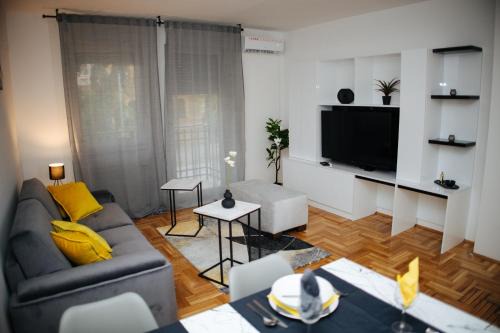 Sombor Apartamento | Luksuzni apartman Todi & Dana centar Sombora, terasa i besplatan parking