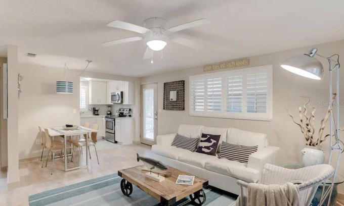 Siesta Key Casa | Lulu's Crescent Cottage #2