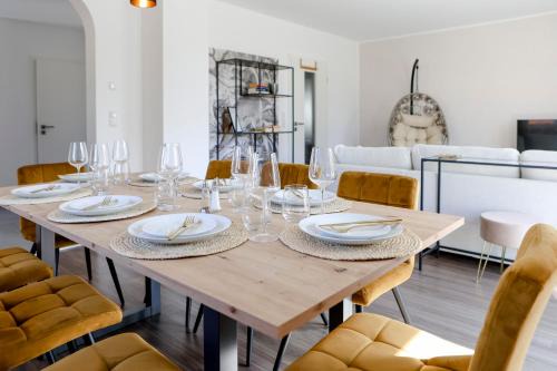 Gabelsbergerstraße Apartamento | Lumen Homes - Design-Apartment nahe Audi und Altstadt, 3 Zimmer, über 100 m2, Balkon