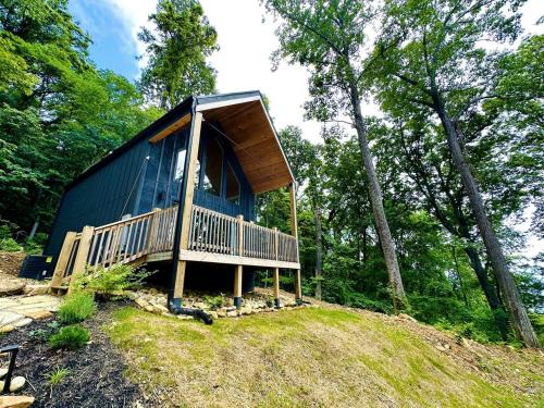 Gatlinburg - Pigeon Forge Casa | Luminous Cottage with Lofted Interior in Sevierville, Tennessee