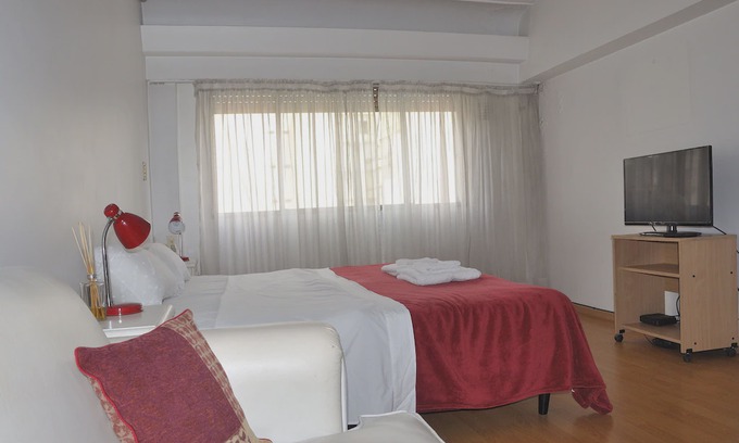 El Centro Apartamento | Luminous Studio Apartment. Ideal Location. By Owner.