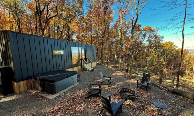 Womelsdorf Casa | Luna Lookout: Hot Tub, Mountain Views & Fire Pit