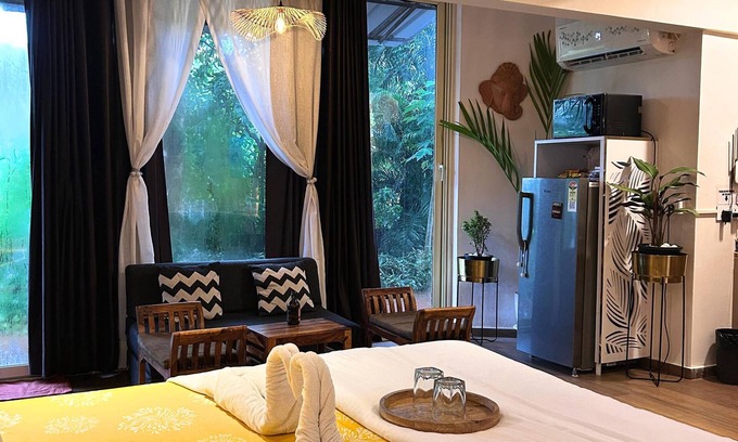 Arpora Condominio | Lush by Boho Vacations- Arpora Forest Facing Studio With Swimming Pool & Kitchen