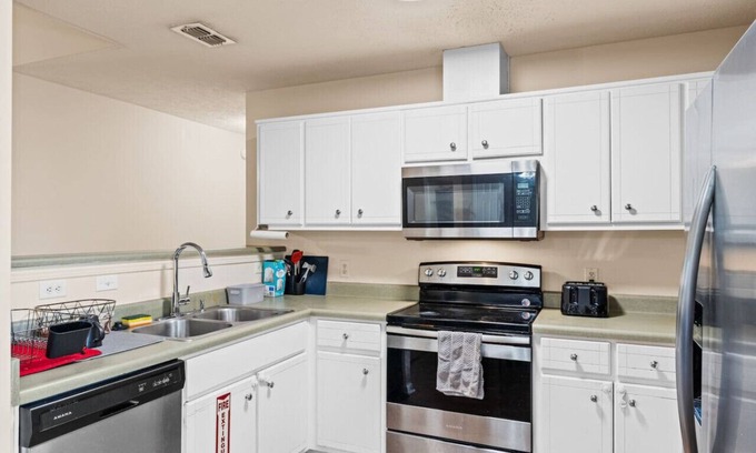 Springfield Casa | Lush Queen Bd-30Min To Beach 55"TV