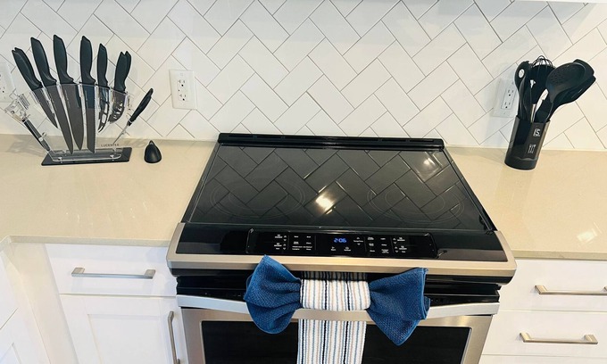 Westside Apartamento | Lux 2BD Penthouse With Pool View!