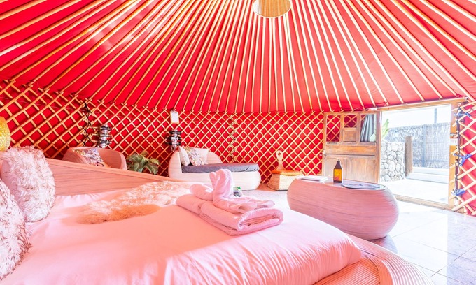 Haria Apartamento | LUX Eco Twin Yurt, Piscina, Parque de juegos, a sólo 300mt de la playa de arena/restaurantes/barra d