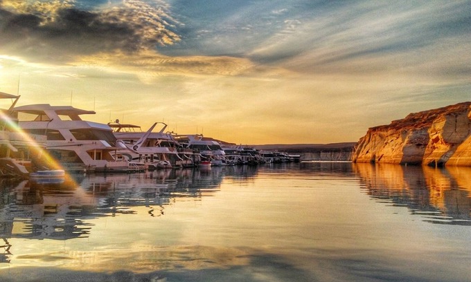 Page Alquiler De Eote | Lux Houseboat on Lake Powell just 15 minutes from the Antelope Slot Canyons