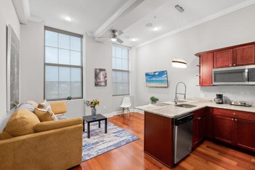 Olde Kensington Apartamento | Luxe 1br Glass Wall Wd Umbrella Building