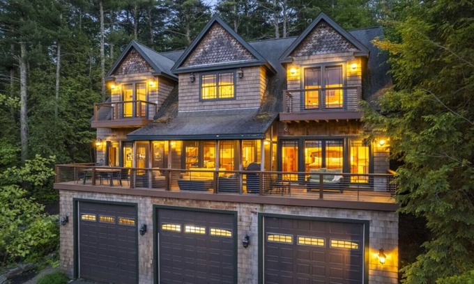 Gilford Casa | Luxe 5 bd Home Near Lake Winnipesaukee