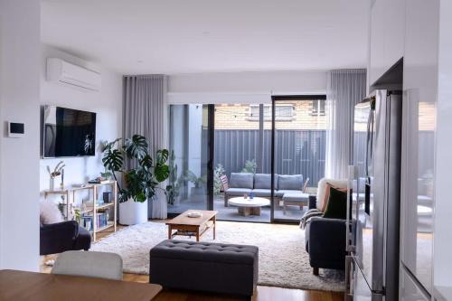 Altona North Casa | Luxe Altona Haven - Executive 3BR Family Townhouse