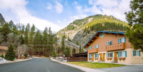 Downtown Leavenworth Apartamento | Luxe Bavarian Retreat - in Town with Hot Tub