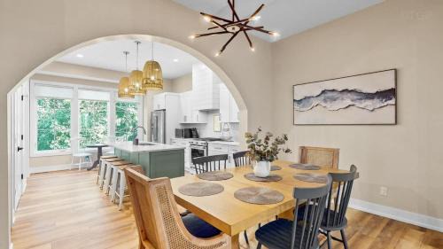 Union Pier Casa | Luxe by the Lake - Pool Access