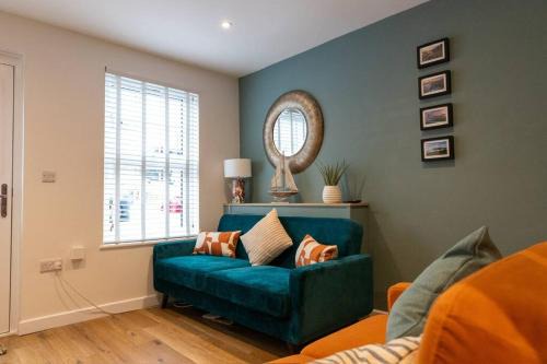 Cowes Casa | Luxe Cowes Cottage Harbour Views