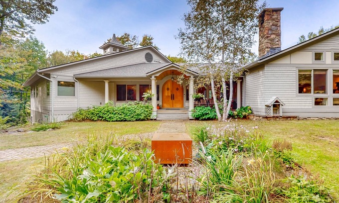 Warren Casa | Luxe custom home with hot tub, game room, & beautiful garden