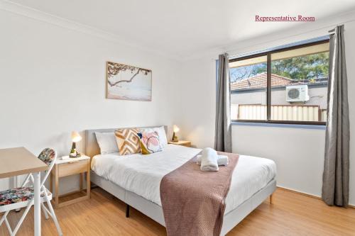 Marayong Casa | Luxe Double Room - Nearby Stations & Eateries - Shared Bathroom