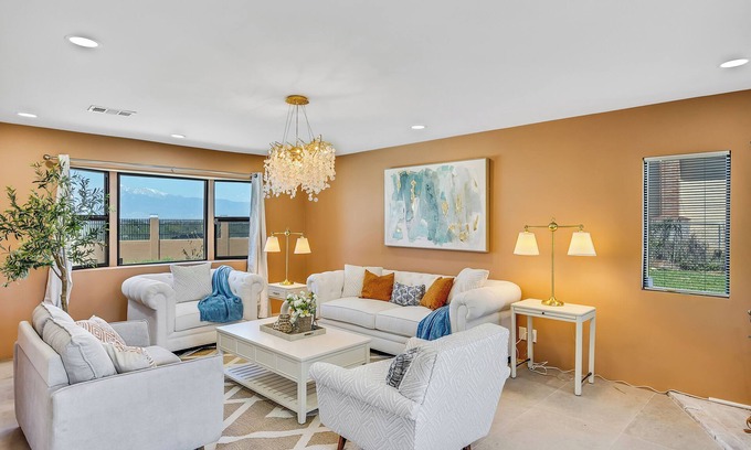 Norco Casa | Luxe Dream Retreat: USA Vacation Home!
