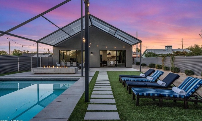 Coronado Casa | Luxe Estate with Guest House & Heated Pool & Firepit, & Rooftop Terrace near DT