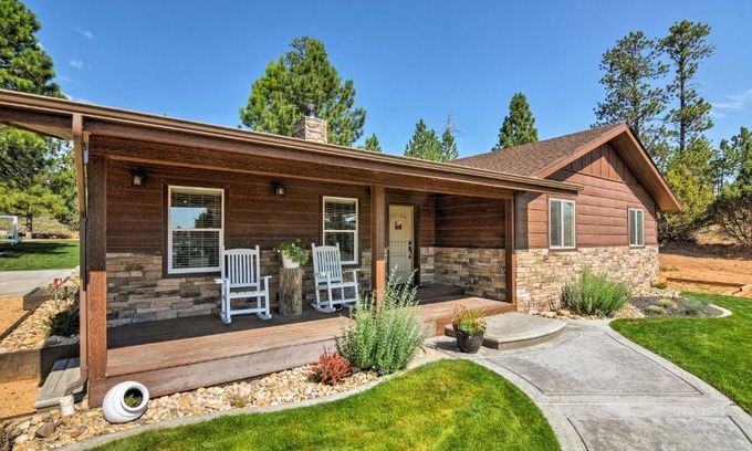 Bryce Canyon Casa | Luxe Home about 2 Mi to Bryce Canyon National Park!