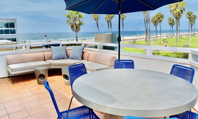 South Mission Beach Casa | LUXE HOME SLEEPS 20 MISSION BEACH PARKING 4 CARS