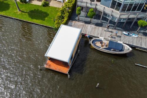 Grou Alquiler De Eote | Luxe Houseboat Skoft
