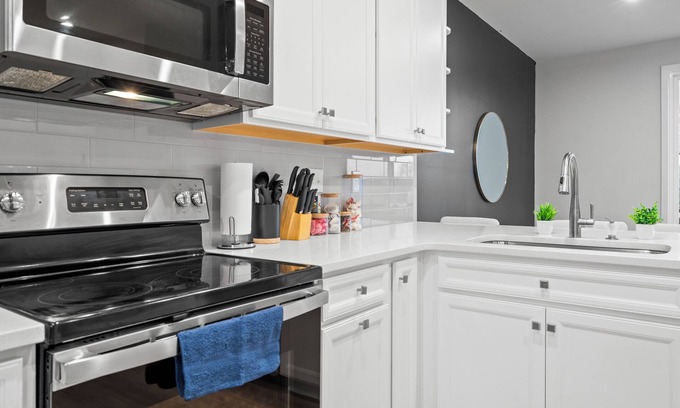 Charlotte Casa | Luxe King 3BR Townhouse Uptown Charlotte