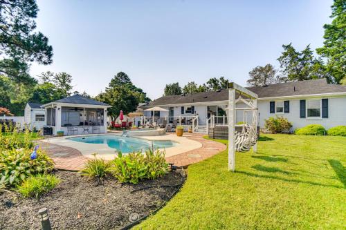 Portsmouth Casa | Luxe Lakefront Portsmouth Home Fish, Swim and Play!