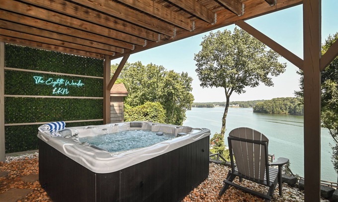 Sherrills Ford Casa | LUXE, LKN DEEP WATER, VIEWS, HOT TUB, GAME ROOM