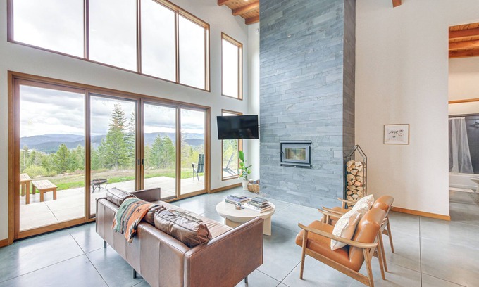Priest River Casa | Luxe Mtn-View Escape 5 Mi to Dtwn Priest River!