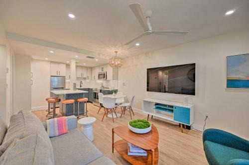 Old Naples Apartamento | Luxe Naples Escape Walk to Beach and Downtown!