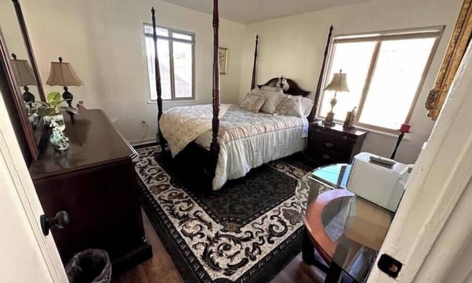 El Prado Casa | Luxe Nest - Bright & Cozy 1BR in University District, Walk Everywhere!