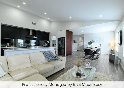 Dubbo Casa | Luxe on Lincoln - Close to Zoo, Rejuvenating Pool