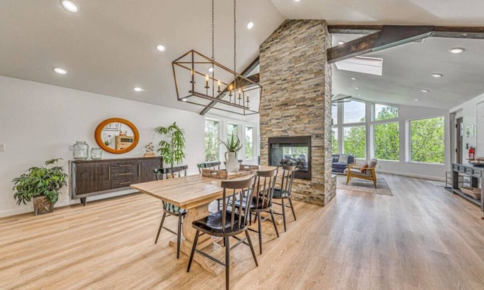 Ruidoso Apartamento | Luxe Ruidoso Retreat | Hot Tub & Scenic Views