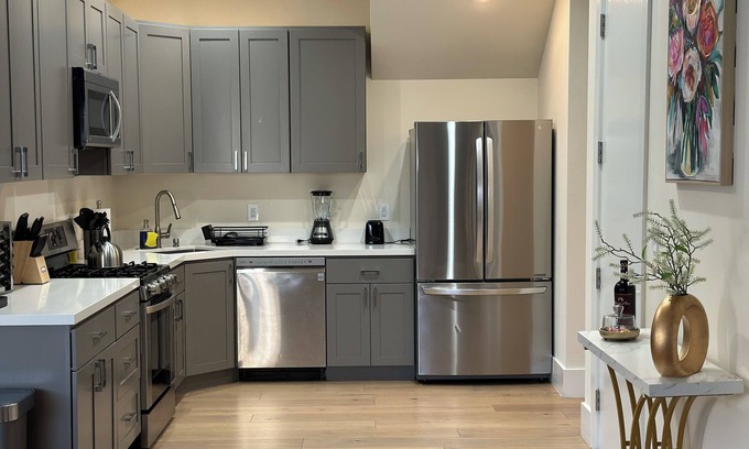 Mission District Apartamento | Luxe Sanctuary in San Francisco