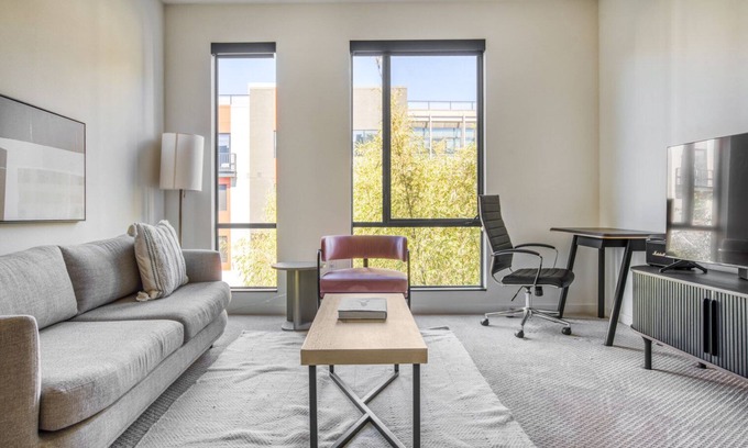 The Villas Apartamento | Luxe Santana Row 1BR w/ Pool & Gym, 10 mins to Google, by Blueground