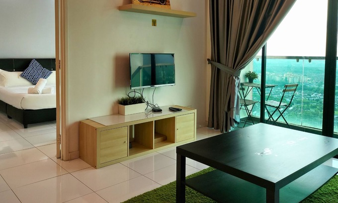 Bukit Indah Apartamento | Luxe Suites at Skyloft
