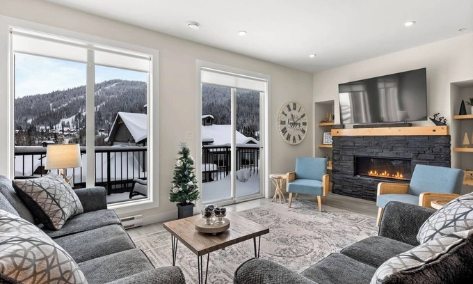 Sun Peaks Casa | Luxe Townhome: Minutes From The Slopes