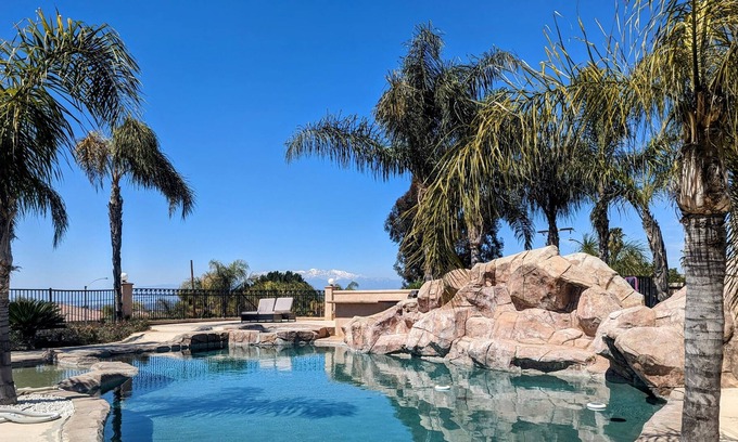 Alessandro Heights Casa | LuxHome Suite B, Luxurious getaway in Riverside's safest neighborhood