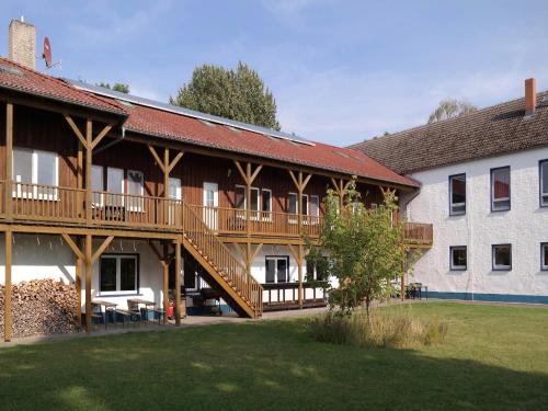 Boddin Apartamento | Luxuriöse Ferienwohnung in Boddin mit Garten