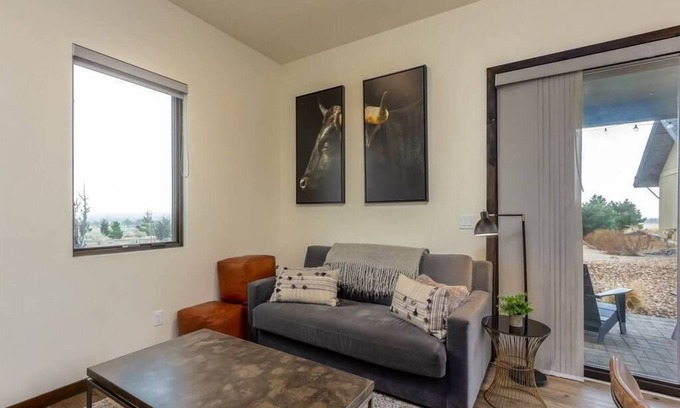 Powell Butte Casa | Luxurious 1 Bed 1 Bath, walk to the Ranch House!