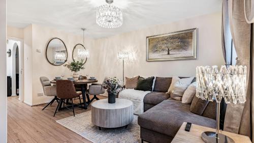 Barnt Green Casa | Luxurious 2-Bed Home Near NEC, BHX Airport & JLR Ideal for Contractors or Lesiure Stays