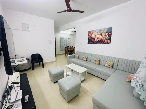 Hyderabad Apartamento | Luxurious 2 Bedroom Flat near Airport
