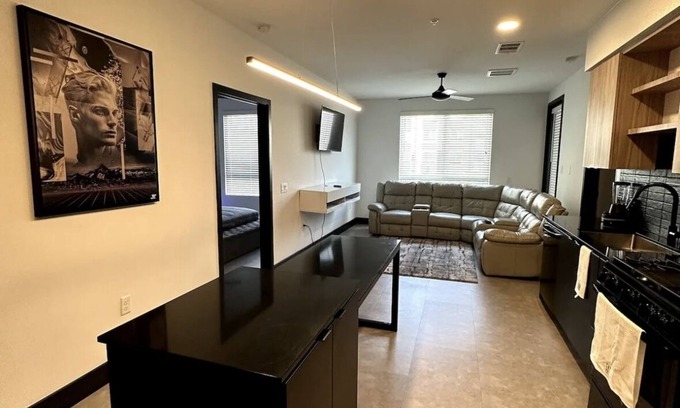 Platinum Triangle Apartamento | Luxurious 2 bedroom in NICE AREA