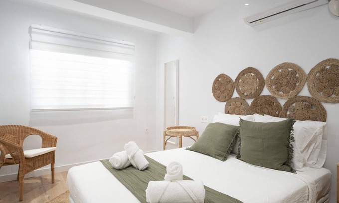 Angustias - Chana - Encina Apartamento | Apartamento de lujo cerca del centro y estaciones de transporte, ideal para familias y parejas