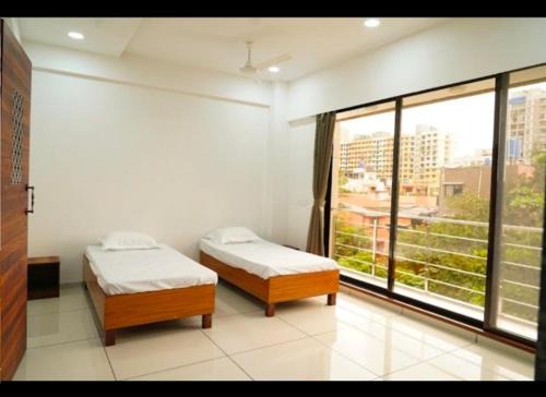 Kandiwali West Apartamento | Luxurious 4BHK Homestay in Kandivli Mumbai Spacious Scenic and Family Friendly