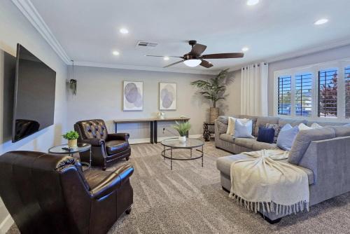 Spring Valley Casa | Luxurious 4BR, Firepit and Pool!